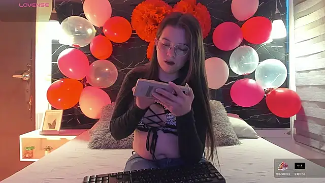 ZOE LE online show from February 16, 11:54 am