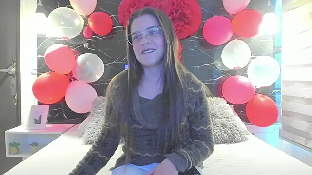 ZOE LE online show from February 20, 11:45 am