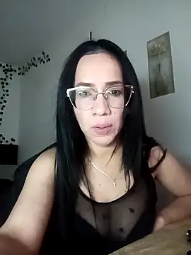 YaraDuartee online show from November 16, 9:15 pm