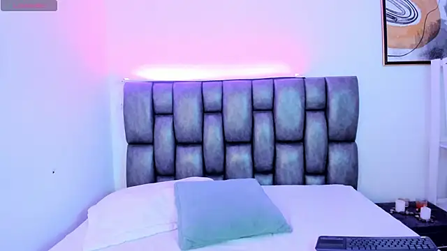 Caroline Millerr online show from February 19, 8:29 pm