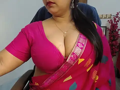 Queen Homaira online show from November 9, 4:41 am