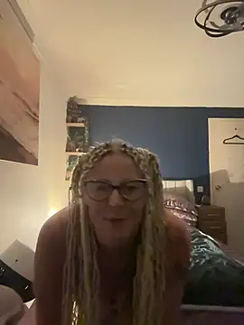 Horny hippy gurl online show from September 25, 11:24 pm