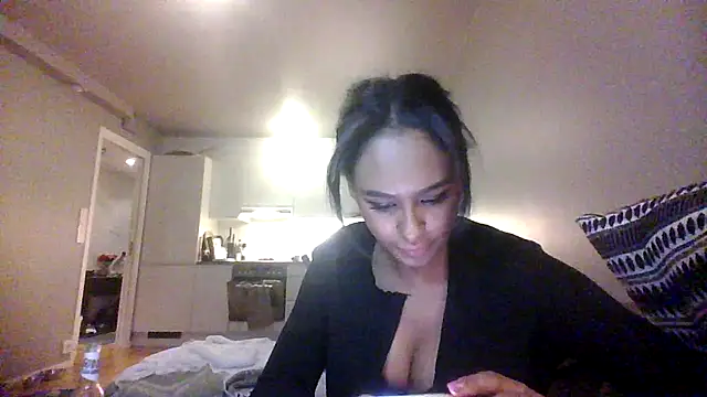 ElviraRose online show from October 8, 4:55 pm