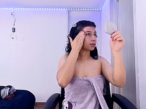 Ivonnybonn online show from October 9, 2:21 pm