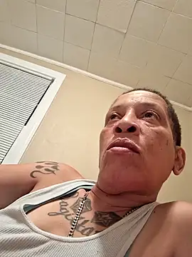 CandyRed2269 online show from September 29, 3:11 am