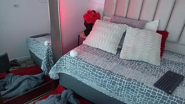 isa bigassx online show from October 31, 6:04 am