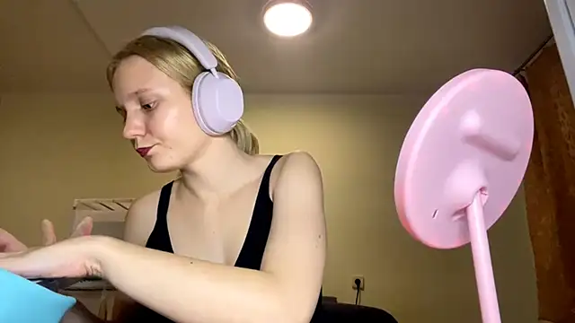 xX Looola Xx online show from October 18, 5:26 pm