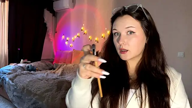 JowlySpare online show from September 26, 2:47 pm