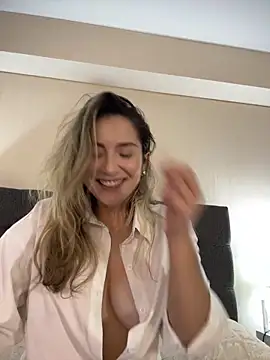 Mariana gom online show from April 8, 12:40 pm