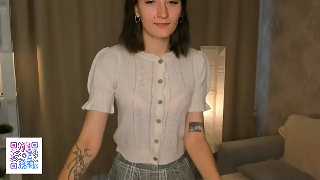 AnnaleeJennie online show from September 27, 4:08 am