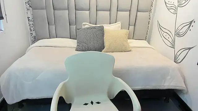 Mia Carter   online show from October 3, 8:03 pm