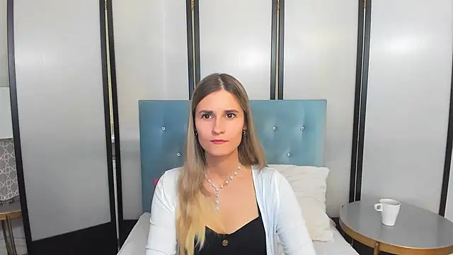 CatrinAmore online show from October 16, 2:20 pm