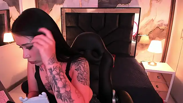 SusanVilla online show from November 27, 8:12 pm