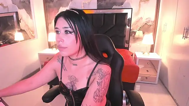 SusanVilla online show from April 4, 7:34 pm