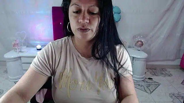 SaharaJohson online show from November 12, 7:39 am