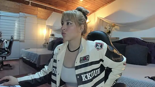 sophialyh 1 online show from December 22, 12:41 pm