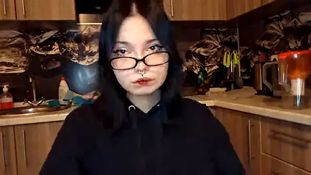 Beeping Creature online show from February 20, 10:10 pm