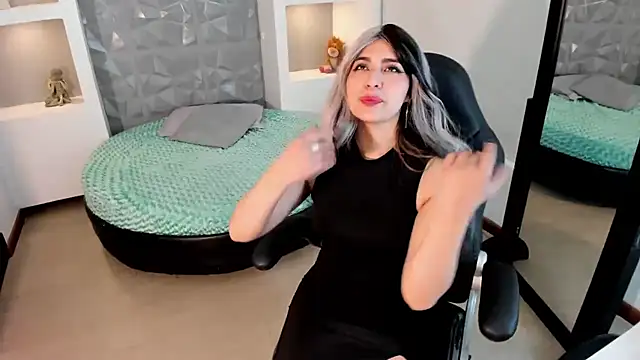 Maya Rivers online show from October 28, 4:07 am