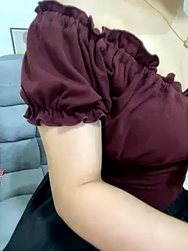 Snapshot of lee_ly chatting on October 3, 8:08 am lee ly online show from October 3, 8:08 am