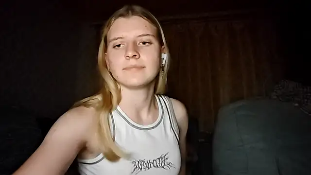 LynteriLain online show from October 9, 8:57 pm