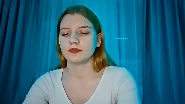 LynteriLain online show from November 12, 7:45 pm