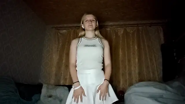 LynteriLain online show from October 14, 9:17 pm