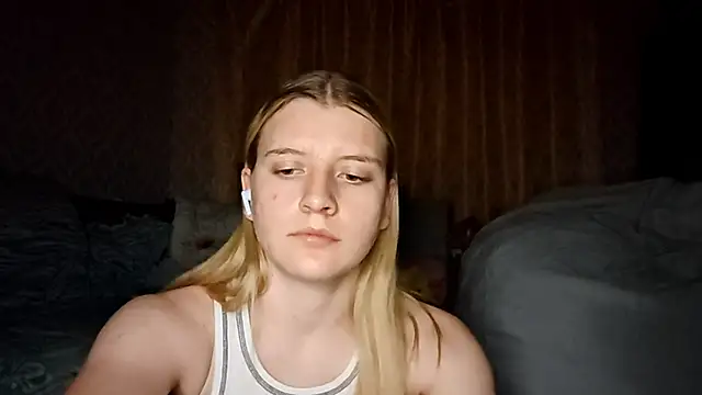 LynteriLain online show from October 12, 8:00 pm