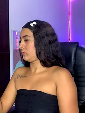 ScarletDesire  online show from October 17, 7:50 pm