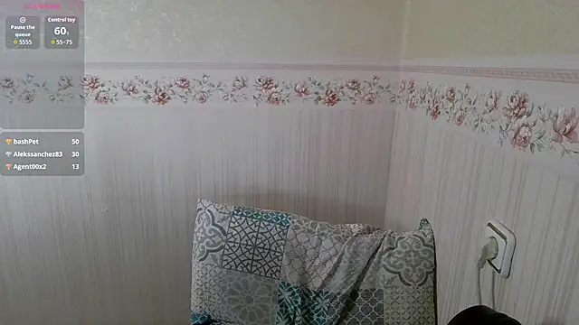 0nlyLola online show from October 8, 9:02 am