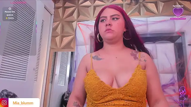 Mia blumm online show from November 2, 12:30 pm