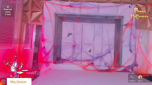 Mia blumm online show from October 27, 12:33 pm