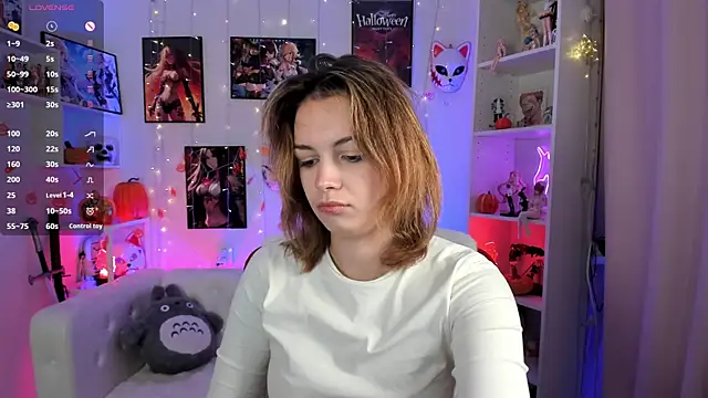 VioletteRose online show from October 12, 5:59 pm