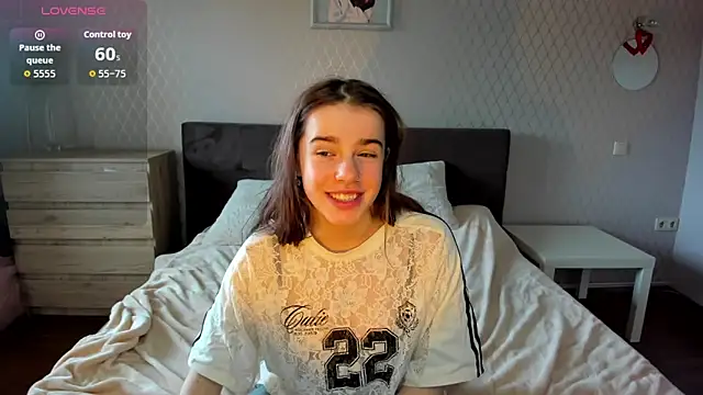 ShellyMoon  online show from October 6, 12:44 pm