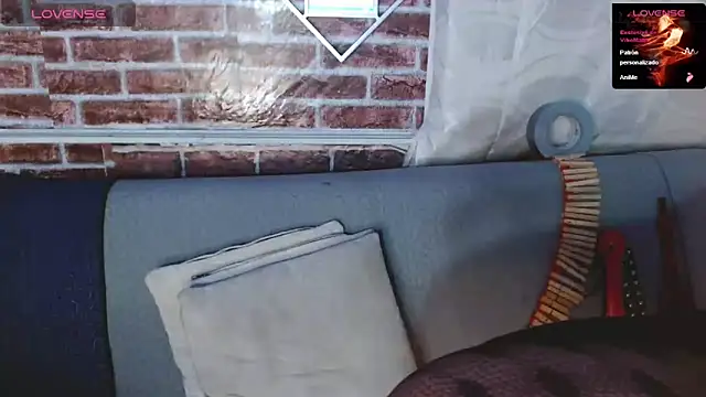 scarlet queen   online show from April 10, 9:10 pm