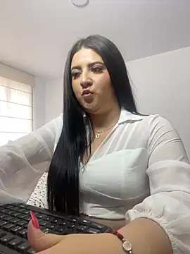 saraaa   online show from September 29, 8:36 pm