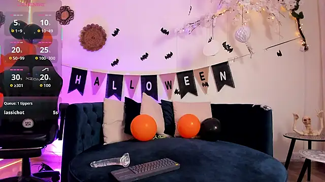 cloe taylor   online show from October 5, 4:06 am