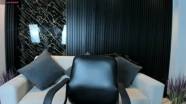 VenusCooper online show from November 10, 6:58 pm