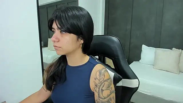 fiorella18  online show from October 30, 7:15 pm