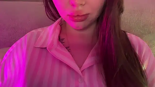 AlmaryKim online show from April 6, 8:21 pm