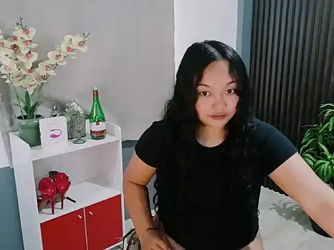 UrFavouriteCravings online show from February 5, 2:47 am