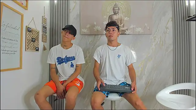 VERY HOT GUYS online show from December 19, 1:36 pm