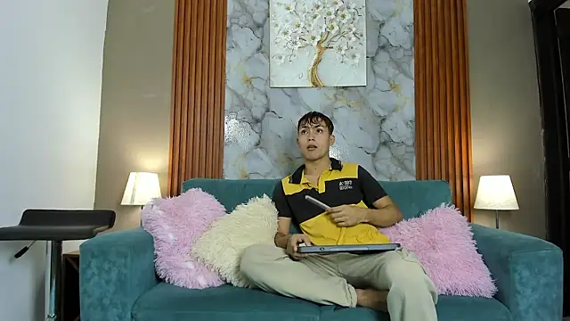 VERY HOT GUYS online show from February 27, 1:44 pm