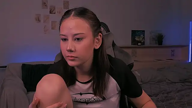 adelle046 online show from October 8, 12:53 pm