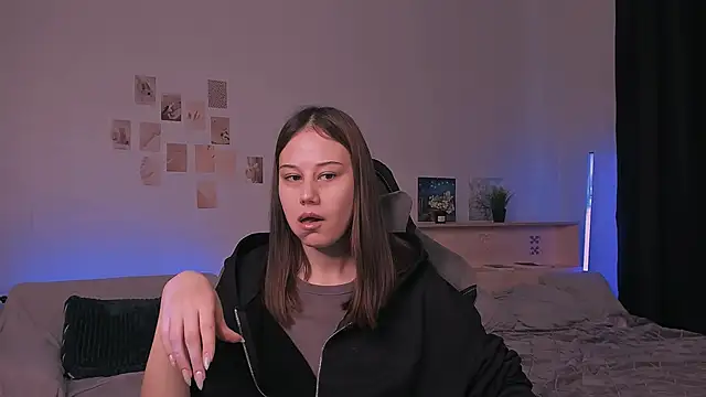 adelle046 online show from October 20, 10:51 am