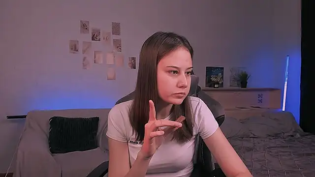 adelle046 online show from October 16, 1:25 pm