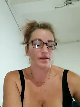 Fifi83Bell online show from October 17, 6:22 pm