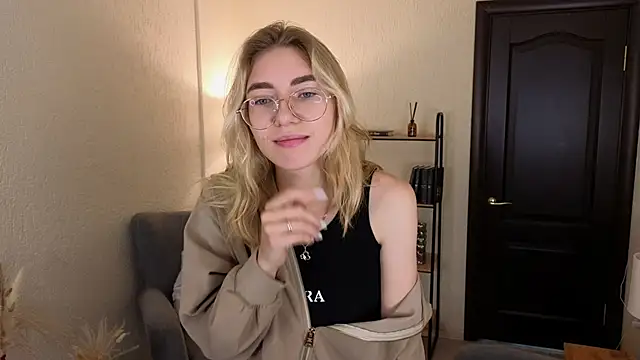 KatherineWill online show from October 8, 7:46 am