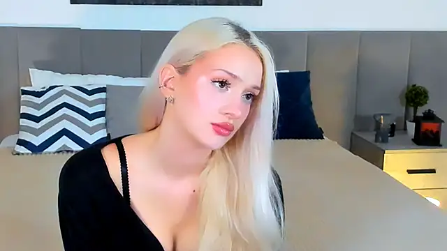 SugarWhisper online show from October 8, 5:28 pm