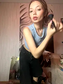  Siennaaa  online show from October 18, 6:10 pm