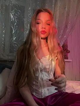  Siennaaa  online show from February 24, 9:35 pm